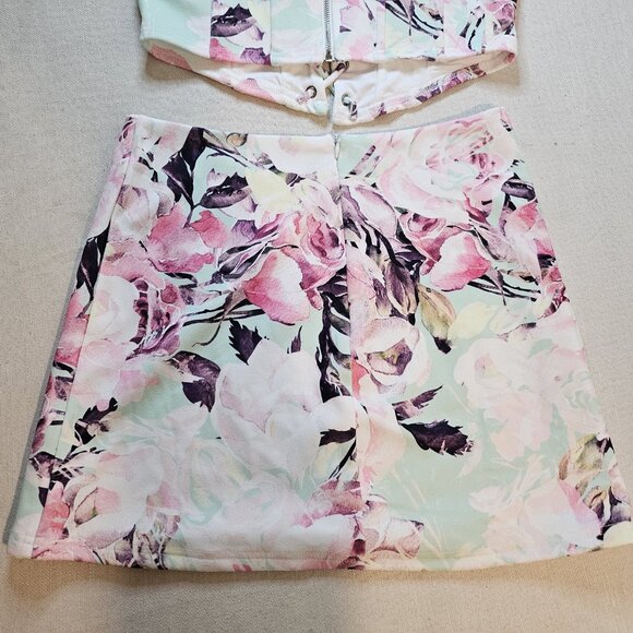 Outcast Exclusives Mini Skirt & Corset Top Size : M & L - Picture 8 of 9